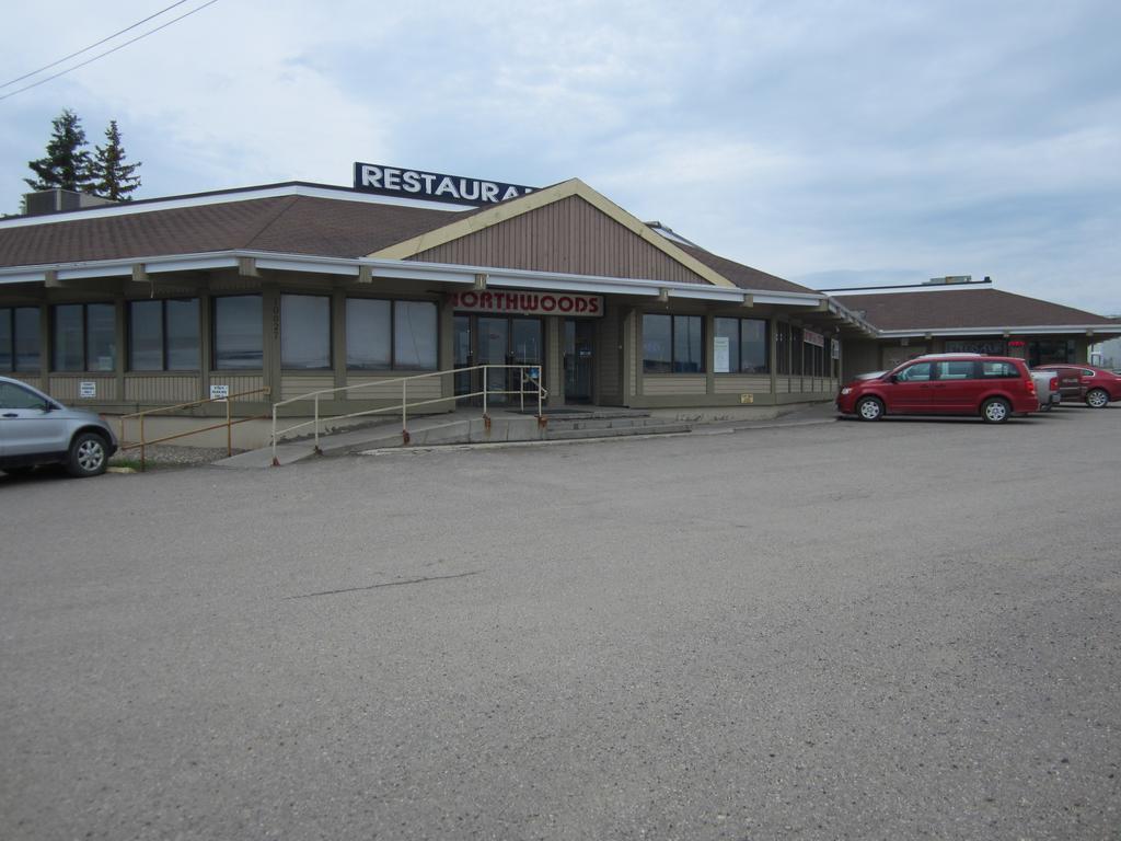 Northwoods Inn Fort St. John Exterior photo