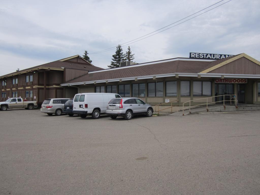 Northwoods Inn Fort St. John Exterior photo