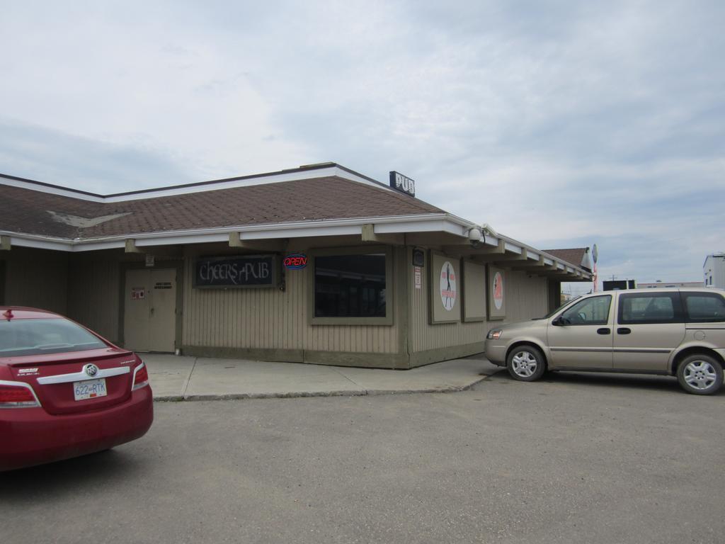 Northwoods Inn Fort St. John Exterior photo