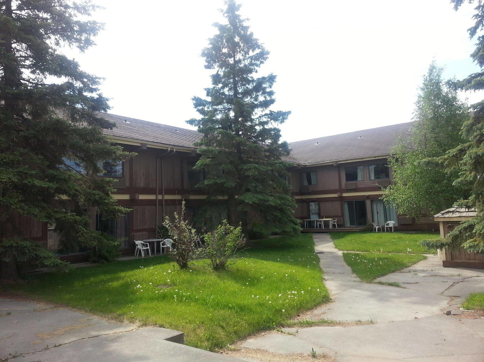 Northwoods Inn Fort St. John Exterior photo